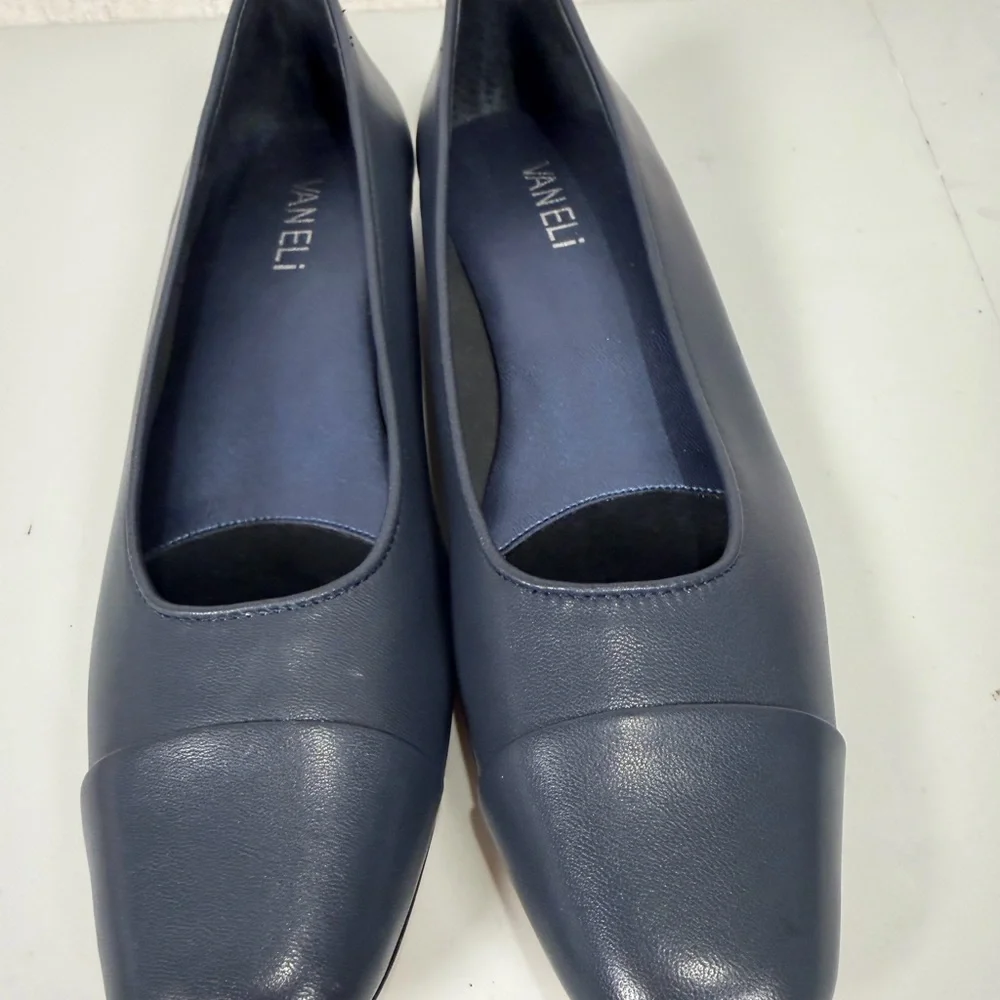 Vaneli Fc-313 Navy Nappa Soft‎ Leather Cap Toe Ballet Flat Narrow size 8SS